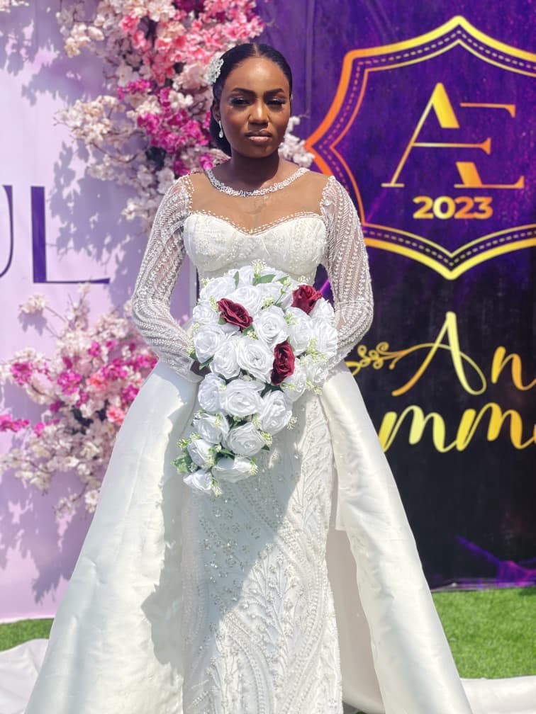 Luxury head table with florals